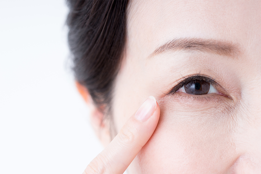 更年期障害は「目」にも影響する！？　症状を緩和する方法4つ